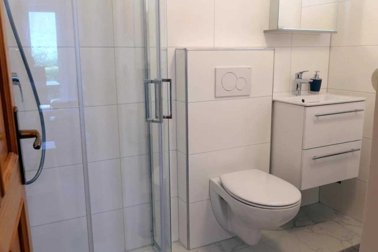 Kopalnica s tuš kabino