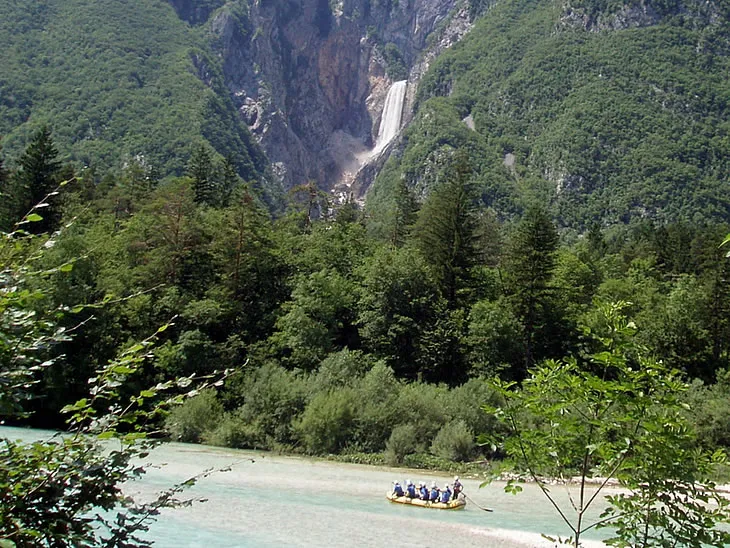 Rafting na Soči pod slapom Boka